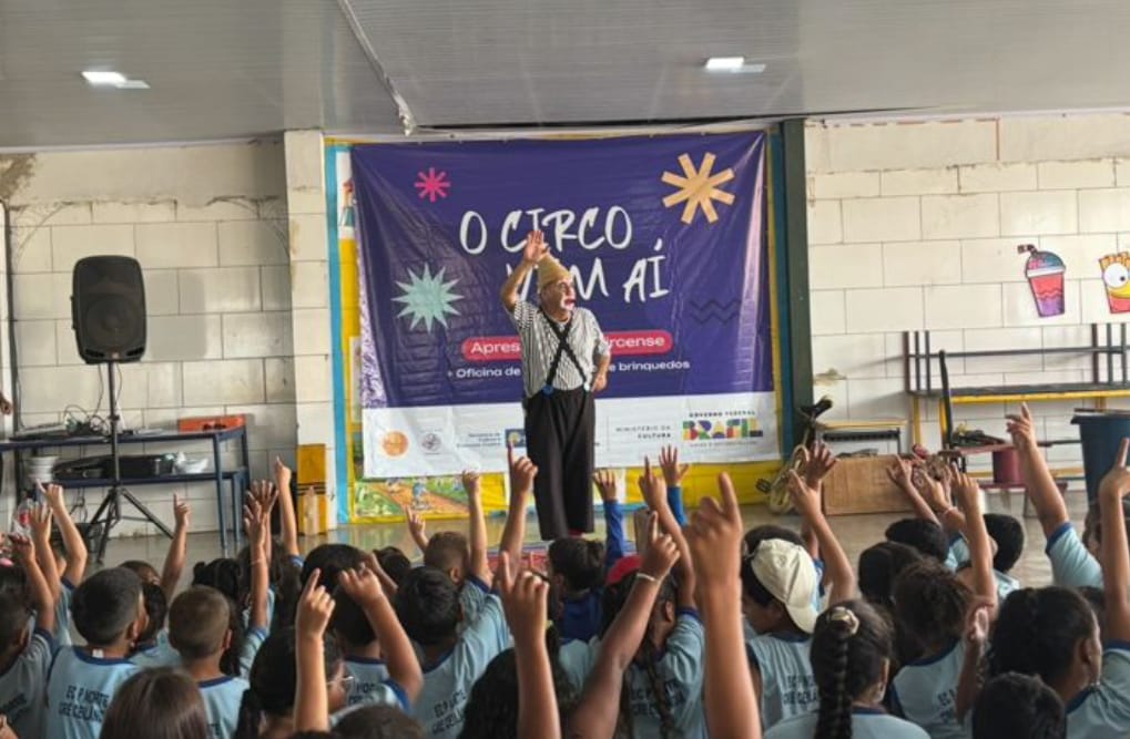 “O Circo Vem Aí” chega à Escola Classe 02 da Estrutural com espetáculos e oficinas lúdicas